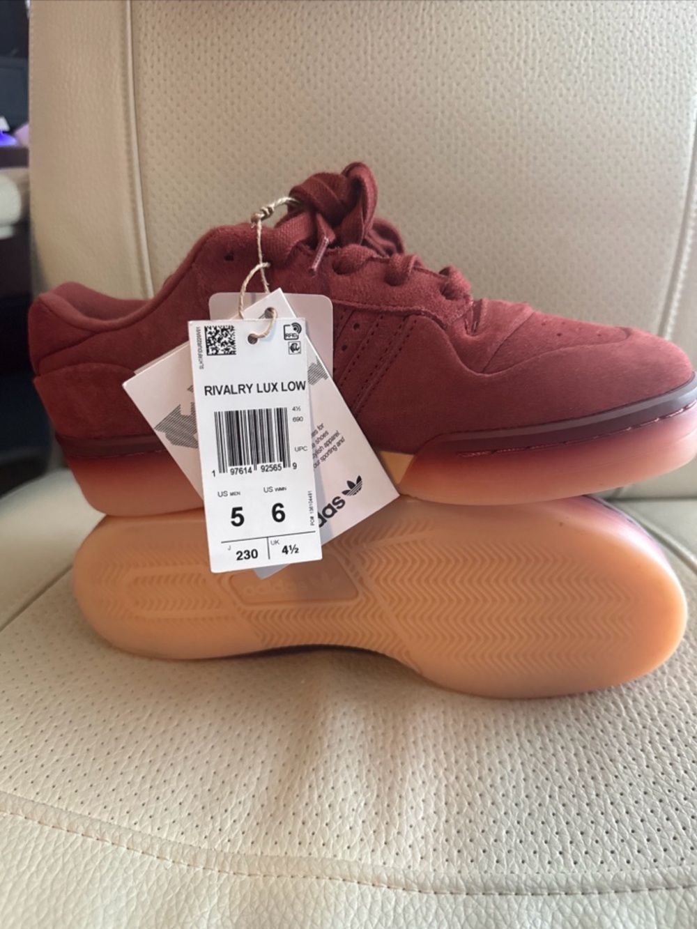 Adidas Rivalry lux low, unisex men size 5 women size 6 (NWOB)